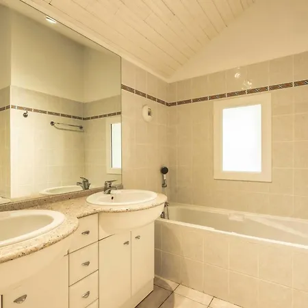 Elegante A + Piscine Vila