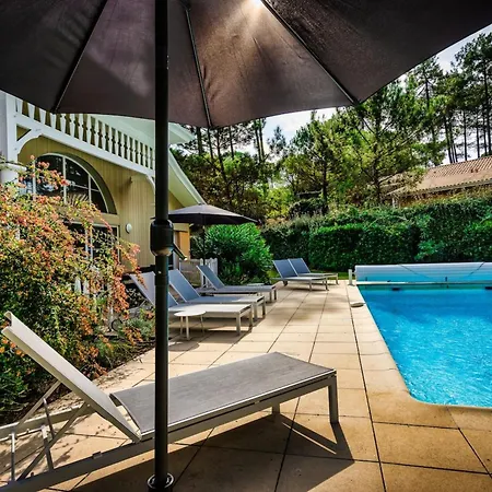 Elegante A + Piscine Vila